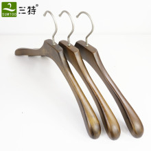 Men clothing store flat hook wood clothes hanger custom logo